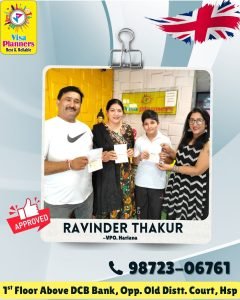 Ravinder thakur with family.jpg
